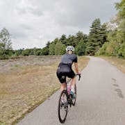 Vivian Vernimmen fietsend voor crowdfunding Tovertafel