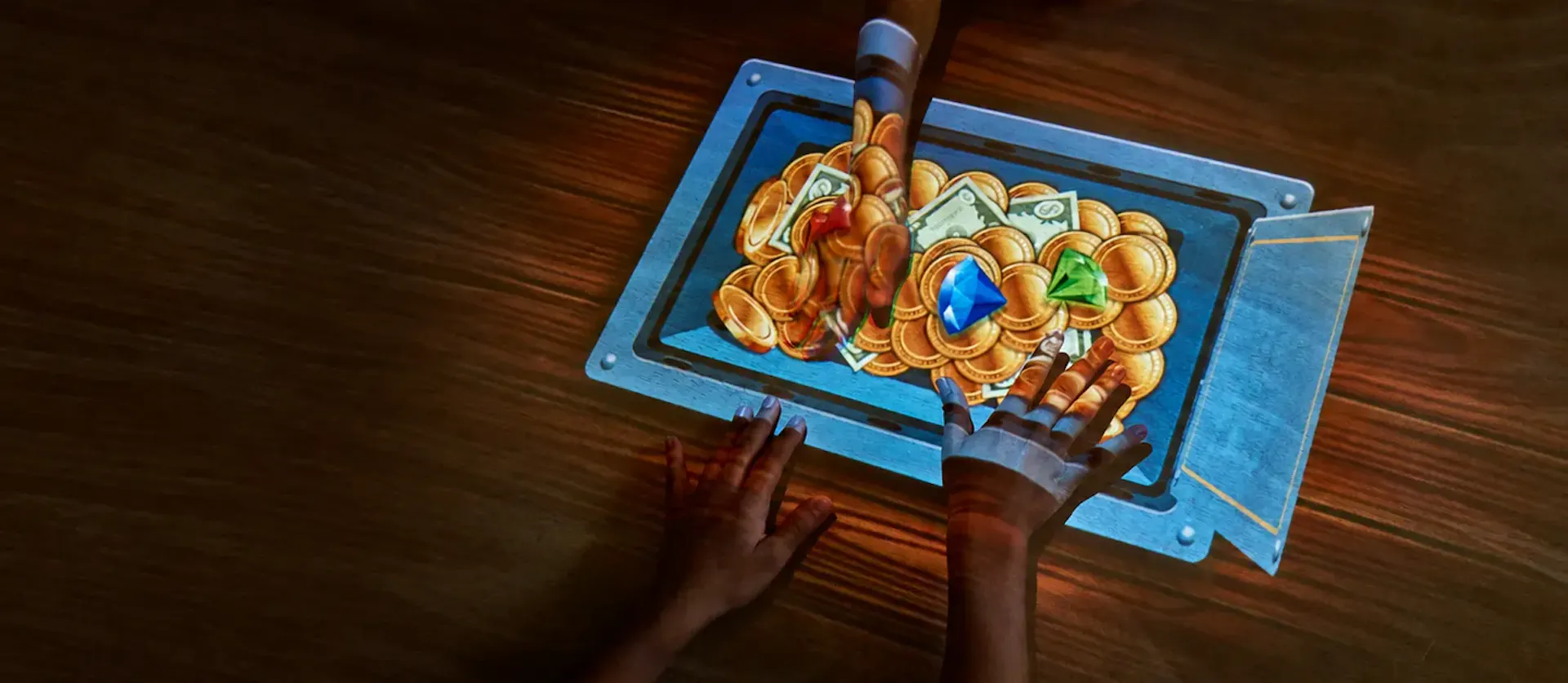 Handen spelen met een Tovertafel spel met muntstukken